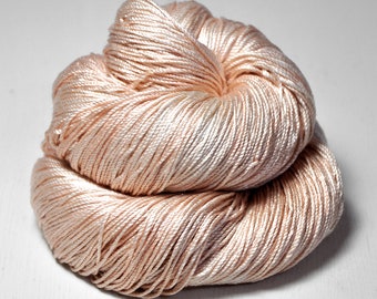 Fading ghost of a chestnut - Cordonnette Silk - Hand Dyed Fingering Yarn - handgefärbte Seide  - Garn handgefärbt - DyeForYarn