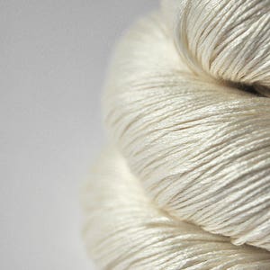 Ghost - natural undyed Silk Lace Yarn - knotty skein - Garn ungefärbt - DyeForYarn