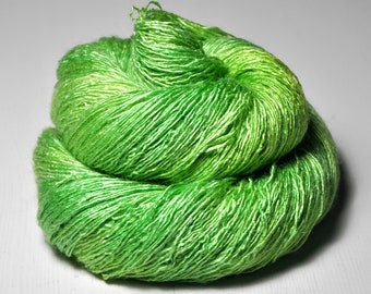 Green Mamba hiding in a tree OOAK - Tussah Silk Lace Yarn - Hand Dyed Yarn - handgefärbte Seide  - Garn handgefärbt - DyeForYarn