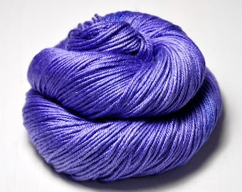 Periwinkle on its way to paradise - Silk / Merino DK Yarn superwash - Hand Dyed Yarn - handgefärbte Seide - Garn handgefärbt - DyeForYarn