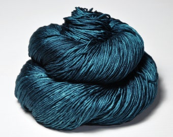 Nocturnal maelstrom - Silk Fingering Yarn - Turquoise Hand Dyed Yarn - handgefärbte Seide  - Garn handgefärbt - DyeForYarn