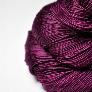 Burning fuchsia - Cream Silk Fingering Yarn - Hand Dyed Yarn - handgefärbte Seide - Garn handgefärbt - DyeForYarn