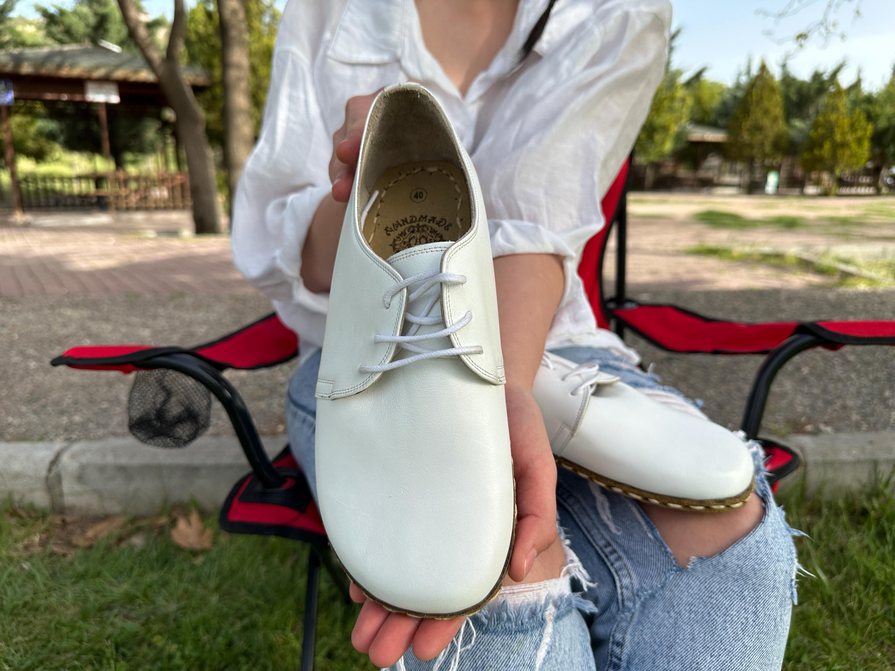 Handmade White Leather Oxford Barefoot Shoes: Ergonomic  display picture 2