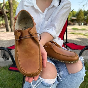 Handmade Crazy Caramel Leather Grounding Barefoot Shoes for Women– Lace-Up, Wide Toe Box, Flexible Sole, Natural Ergonomic Design, Honey