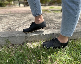 Zapatos descalzos de cuero con suela ancha para conectar a tierra: hechos a mano, color negro