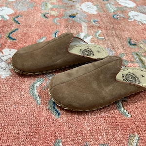 Barefoot Handmade Suede Leather Tan Slippers for Men – Natural Healthy, Wide Toe, Grounding, Breathable, Minimalist Comfortable Slippers