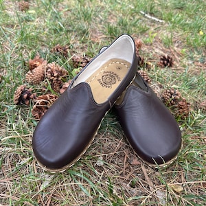 Grounding Leather Handmade Brown Barefoot Shoes for Women – Wide Toe, Natural Breathable Minimalist Design Eco-Friendly Healtly Yemeni Shoes