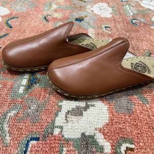 Handmade Barefoot Leather Tan Slippers for Men – Natural Healthy, Grounding, Breathable, Minimalist Comfortable Wide Toe Design Slippers