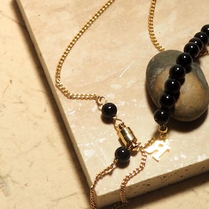 Colar com Inicial de Obsidiana – Colar de Proteção de Obsidiana Negra com Pingente de Letra Personalizado, Cristal de Cura Aterrador, Presente para Ele ou Ela
