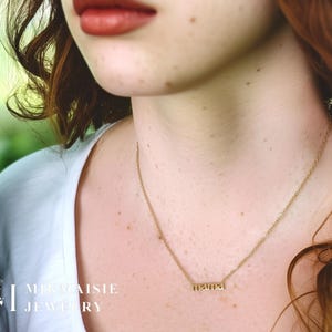 Collar personalizado "MAMÁ" chapado en oro de 18 quilates: delicada cadena con letras para ella, estilo minimalista con placa de identificación, regalo elegante para mamá, joyería para el día a día.