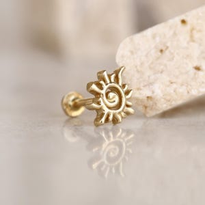14K Solid Gold Sun Cartilage Earrings - Dainty  Tragus Piercing - Minimalist Sun Piercing - Bar Stud Earrings - Gift for Girlfriend