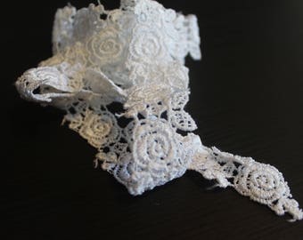Rose venise white lace trim