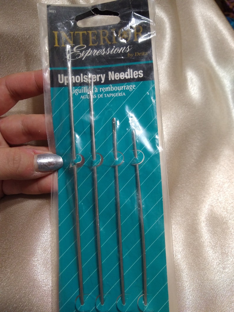 Four upholstery needles Dritz Interior Expressions