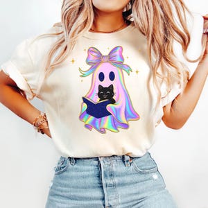 Comfort Colors® iriserend spookshirt, Coquette Aesthetic Halloween-T-shirt, schattig girly spooksweater, sprankelend pastel halloween, schattig spook