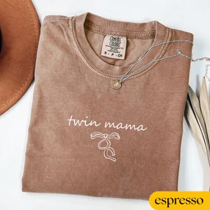 Comfort Colors® Twin Mama Shirt, Retro Twin Mom Gift, Twin Pregnancy Announcement, Mother&#39;s Day Gift, Mom Of Twins Gifts, Girl Mom, Boy Mom