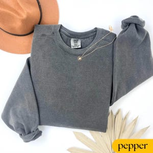 Comfort Colors® Sweatshirt, Basic Crewneck Sweatshirt, Vintage Washed Colors, Blank Sweatshirt , Unisex Sweatshirt for Women or Men, Sweater