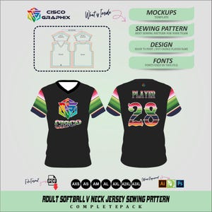 Op de afbeelding: Een digitaal naaipatroon voor een softball-shirt met V-hals voor volwassenen. Het ontwerp heeft een zwarte basis met kleurrijke gestreepte mouwen, een logo op de voorkant en de tekst PLAYER 28 op de achterkant. Inclusief mockups en patronen.