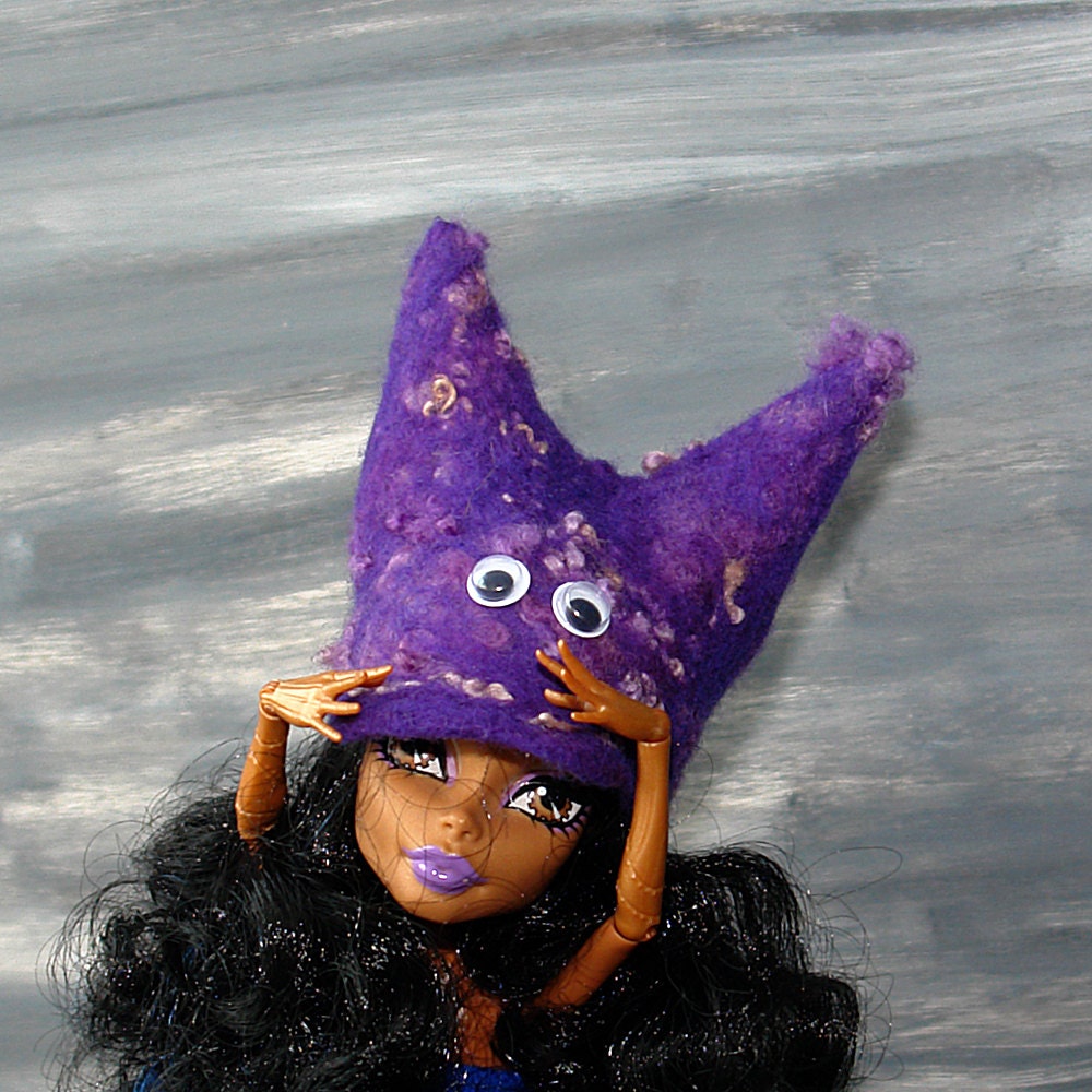 Chapeau de poupée, chapeau de laine de poupée de monstre, chapeau violet de  feutre, capuchon en laine pourpre de MH, chapeau de monstre, chapeau de  chatte, -  France