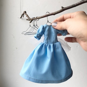 Dolls clothes hangers, tiny metal hangers, Little hangers for MH, Blythe, EAH And Other Similar Size Dolls, Set of 5 Wire Miniature Hangers