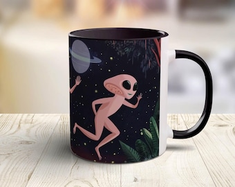 Taza de café con un extraterrestre juguetón: un divertido regalo de ciencia ficción para los amantes del espacio.