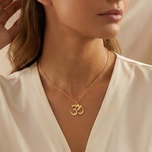 Dainty Ohm Necklace • Minimalist Aum Pendant • Gold Om Jewelry • Tiny Om Charm • Spiritual Necklace • Yoga Lover Gift • Everyday Necklace