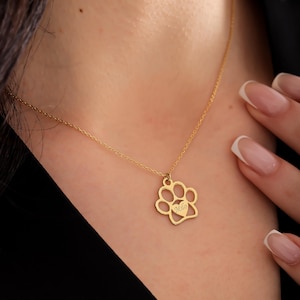 Custom Heart Shaped Paw Necklace, Pet Remembrance Jewelry, Cute Animal Lover Gift, Minimalist Dog Lover Necklace, Stylish Paw Pendant
