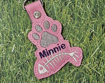 Cat paw print and fish bone with name - cat tag personalized - Cat lover birthday gift - handmade holder key ring - kitty paw best friend