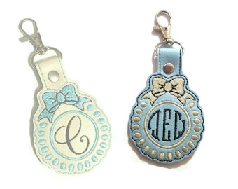 Key holder with monogram embroidered - Birthday gift with initials - Bows and dots key holder with monogram -  Personalized name tag