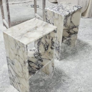 Mesa lateral em mármore Calacatta Viola – Móveis de pedra artesanais