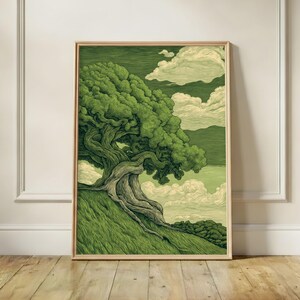 Könnte beinhalten: Ein gerahmter vertikaler Kunstdruck mit einer detaillierten Illustration eines großen, knorrigen Baumes mit strukturiertem grünem Laub, der auf einem grasbewachsenen Hügel wächst. Der Hintergrund zeigt Hügel und einen Himmel voller weicher Wolken.