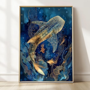 Può includere: Una stampa artistica incorniciata raffigurante uno squalo balena che nuota in un oceano blu profondo. L'opera d'arte presenta accenti dorati e bronzo, con pesci più piccoli e piante acquatiche. Stile artistico e decorativo.