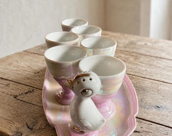 Vintage Eierbecher-Set aus rosafarbenem Lüsterporzellan, 6 deutsche Eierbecher mit Untersetzer und Salzstreuer in Vogelform, Art déco der 1920er/30er Jahre