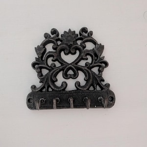 Cast Iron Key Ring Holder – Scroll Detail Wall Hook – Rustic Entryway Organizer – Vintage Style Decor