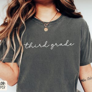 Chemise de professeur de 3e année, T-shirt de couleurs confortables, T-shirt de professeur de 3e année, cadeau de rentrée pour les chemises d&#39;équipe de professeurs, T-shirt d&#39;équipe de 3e année