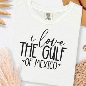 Komfort Farben Golf von Mexiko T-Shirt - Minimal Beach T-Shirt - Retro Zielland Shirt - Est. 1550 Graphic Tee - Küstenreise Geschenk Shirt