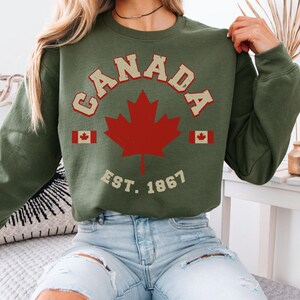 Vintage Canada Sweatshirt, Retro Maple Leaf Graphic Hodie, Canadian Heritage Est. 1867 Shirt, Canada Day Gift,Canada Est. 1867 Shirt
