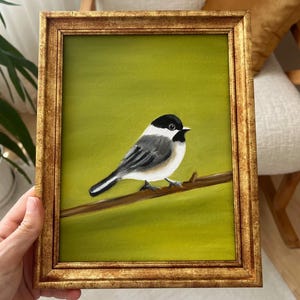 Pintura a óleo de pássaro original, chapim de cabeça preta com fundo verde, sem moldura ou com moldura dourada da Lifewingsart, presente de arte de parede