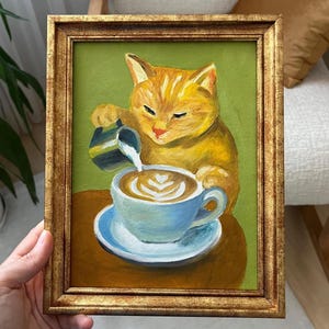Pintura al óleo de gato barista preparando café latte / Gato naranja sirviendo leche / Decoración divertida para la pared de la cocina / Con o sin marco / de LifeWingsArt