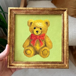 Pintura al óleo de osito de peluche con lazo rojo / Fondo verde suave / Adorable decoración de pared para habitación infantil / Imagen con o sin marco / de LifeWingsArt