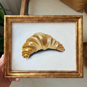 Pintura al óleo de croissant sobre fondo blanco / Arte mural de comida realista / Arte de repostería / Decoración de cocina con o sin marco / por LifeWingsArt