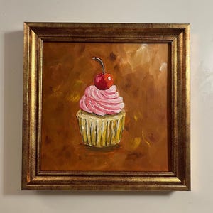 Pintura al óleo original de cupcakes, fondo marrón, crema batida y cereza encima, imagen sin marco o con marco dorado de Lifewingsart, regalo de arte