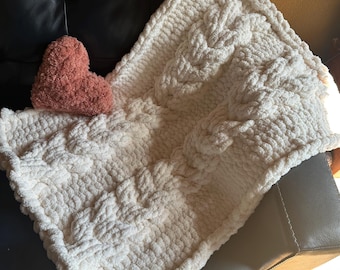 Soft Chunky Knit Cream Heart Cable Blanket