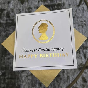 Biglietto di auguri di compleanno personalizzato Bridgerton in oro, biglietto di auguri personalizzato Bridgerton, carta Lady Whistledown, biglietto Lady Whistledown, compleanno Bridgerton