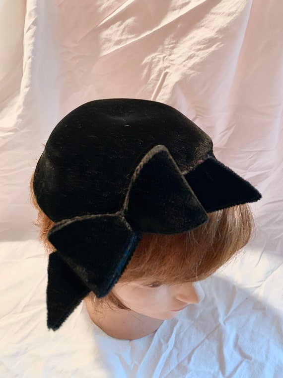 Fabulous Black Velvet fascinator/calot hat