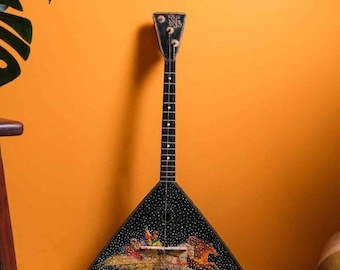 ロシア　バラライカ　民族楽器　インテリア　アンティーク　絵画 Amazon.co.jp: バラライカ ロシアの民族楽器 : 楽器・音響機器