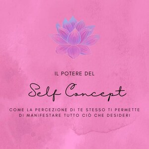 Puede incluir: Un fondo rosa con efecto acuarela presenta una flor de loto estilizada en tonos morados y azules en la parte superior. El texto "IL POTERE DEL Self Concept" está escrito en escritura negra. Debajo, el texto dice "COME LA PERCEZIONE DI TE STESSO TI PERMETTE DI MANIFESTARE TUTTO CIÒ CHE DESIDERI."