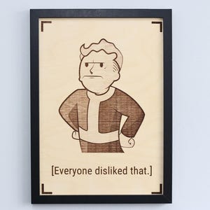 Post-apocalyptische gamer-muurkunst met kluisthema – gegraveerde houten print, woestenij decor, Fallout-cadeau voor hem, handgemaakte gamingposter