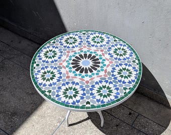 Tavolino da caffè personalizzato con mosaico Zellige realizzato a mano: tavolo con piastrelle in ceramica marocchina