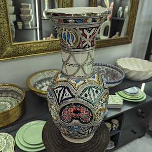 Spezielle Handgefertigte Marokkanische Keramikvase mit Silber-Intarsien-Marokkanische eingelegte Vase-Liddeckelkeramikvase-maurische elegante Keramikvase