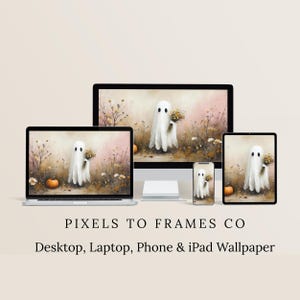 Puede incluir: Imagen de arte digital de un fantasma amigable sosteniendo flores, mostrada en una computadora portátil, un monitor de escritorio, una tableta y un teléfono. El fondo tiene una paleta de colores pastel con una calabaza y elementos florales. Texto: "Pixels to Frames Co" y "Desktop, Laptop, Phone & iPad Wallpaper."